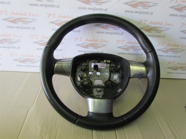 FORD FOCUS L.06, VOLAN USNJEN