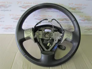 TOYOTA AURIS L.08, VOLAN USNJEN