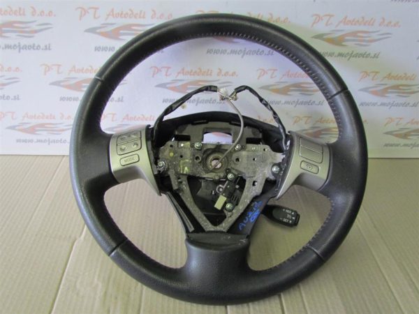 TOYOTA AURIS L.08, VOLAN USNJEN