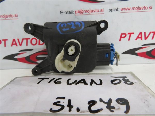 VW TIGUAN L.08, MOTORČEK LOPUTE NA PEČKI
