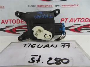 VW TIGUAN L.11, MOTORČEK LOPUTE NA PEČKI