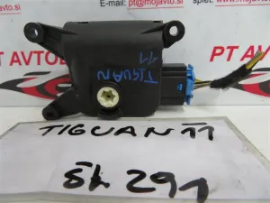VW TIGUAN L.11, MOTORČEK LOPUTE NA PEČKI