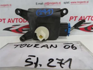 VW TOURAN L.06, MOTORČEK LOPUTE NA PEČKI