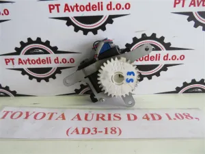 TOYOTA AURIS D4D L.08, MOTORČEK LOPUTE NA PEČKI