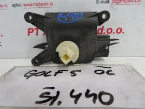 VW GOLF 5 L.06, MOTORČEK LOPUTE NA PEČKI