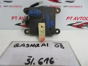 NISSAN QASHQAI L.08, MOTORČEK LOPUTE NA PEČKINISSAN QASHQAI L.08, MOTORČEK LOPUTE NA PEČKI