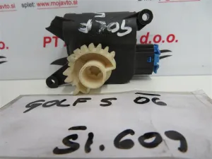 VW GOLF 5 L.06, MOTORČEK LOPUTE NA PEČKI