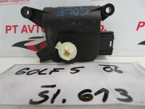 VW GOLF 5 L.06, MOTORČEK LOPUTE NA PEČKI