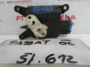 VW PASSAT L.06, MOTORČEK LOPUTE NA PEČKI