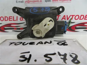 VW TOURAN L.06, MOTORČEK LOPUTE NA PEČKI