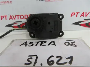 OPEL ASTRA L.08, MOTORČEK LOPUTE NA PEČKI