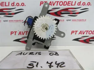 TOYOTA AURIS L.08, MOTORČEK LOPUTE NA PEČKI