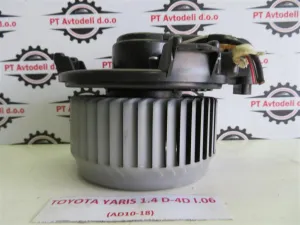 TOYOTA YARIS 1.4 D-4D L.06, MOTORČEK PEČKE