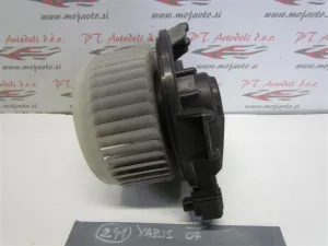 TOYOTA YARIS L.07, MOTORČEK PEČKE