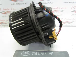 VW TIGUAN L.11, MOTORČEK PEČKE