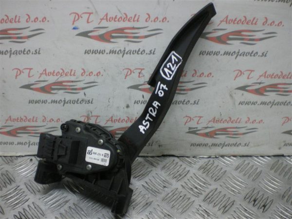 OPEL ASTRA L.07, STOPALKA GASA