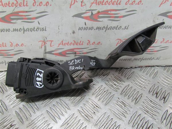 FIAT SEDICI L.08, STOPALKA GASA