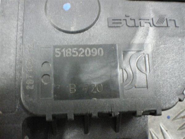 LANCIA YPSILON L.10, STOPALKA GASA - Image 2
