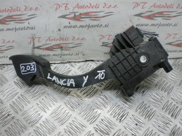 LANCIA YPSILON L.10, STOPALKA GASA