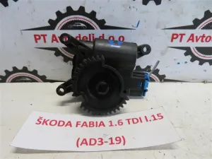 ŠKODA FABIA L.16, MOTORČEK LOPUTE NA PEČKIŠKODA FABIA L.16, MOTORČEK LOPUTE NA PEČKI