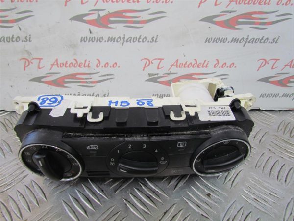 MERCEDES-BENZ A L.08, STIKALA ROČNE KLIME