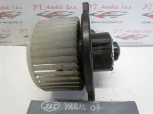 TOYOTA YARIS L.07, MOTORČEK PEČKE