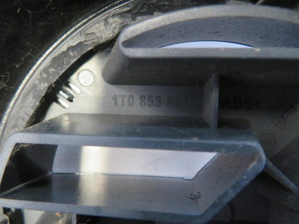 VW TOURAN L.04, OKRASNA MASKA - Image 2