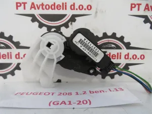 PEUGEOT 208 L.13, MOTORČEK LOPUTE NA PEČKI
