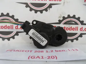 PEUGEOT 208 L.13, MOTORČEK LOPUTE NA PEČKI