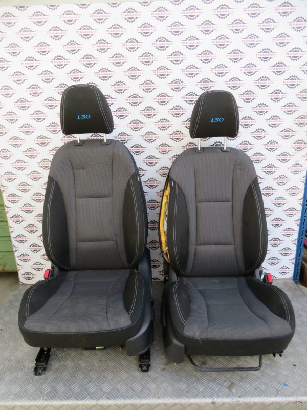 HYUNDAI I30 L.16, NOTRANJOST KOMPLET