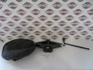 HYUNDAI I20 L.12, ORODJE ZA REZERVNO KOLO