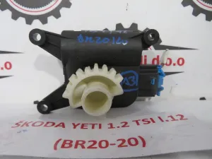 ŠKODA YETI L.12, MOTORČEK LOPUTE NA PEČKI
