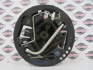 LANCIA MUSA L.07, ORODJE REZERVNE GUME