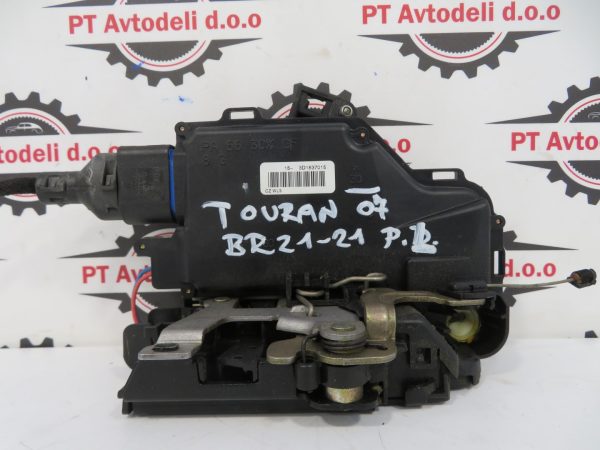 VW TOURAN L.07, KLJUČAVNICA VRAT, PREDNJA LEVA