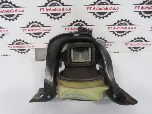 RENAULT CLIO L.15, NOSILEC MOTORJA