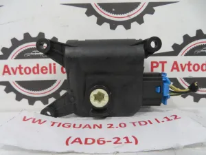 VW TIGUAN L.12, MOTORČEK LOPUTE NA PEČKI