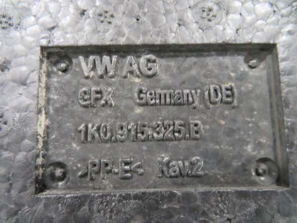 VW TIGUAN L.12, PVC PODNOŽJE AKUMULATORJA - Image 2