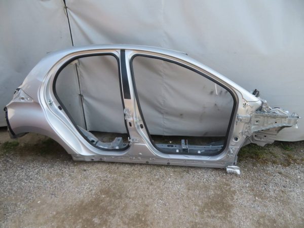 TOYOTA YARIS L.20, REZAN KOS, DESNA STRANICA