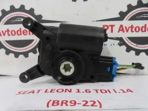 SEAT LEON L.14, MOTORČEK LOPUTE NA PEČKI