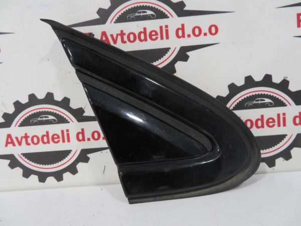 VOLVO V40 L.15, PVC TRIKOTNIK BLATNIKA, DESNI