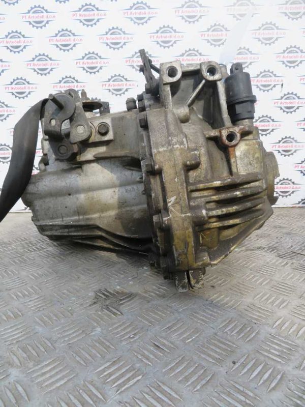 HYUNDAI TRAJET 2.0 BEN. L.01, MENJALNIK - Image 2