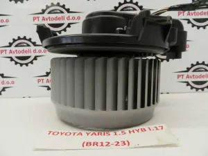 TOYOTA YARIS L.17, MOTORČEK PEČKE