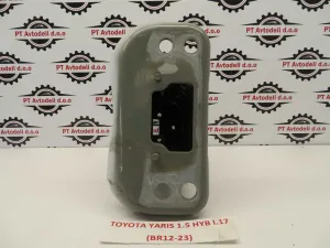 TOYOTA YARIS L.17, NOSILEC TRAVERZE, LEVI