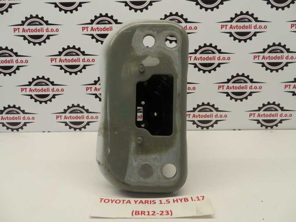 TOYOTA YARIS L.17, NOSILEC TRAVERZE, LEVI