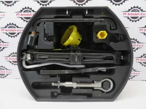 PEUGEOT 208 L.13, ORODJE REZERVNEGA KOLESA
