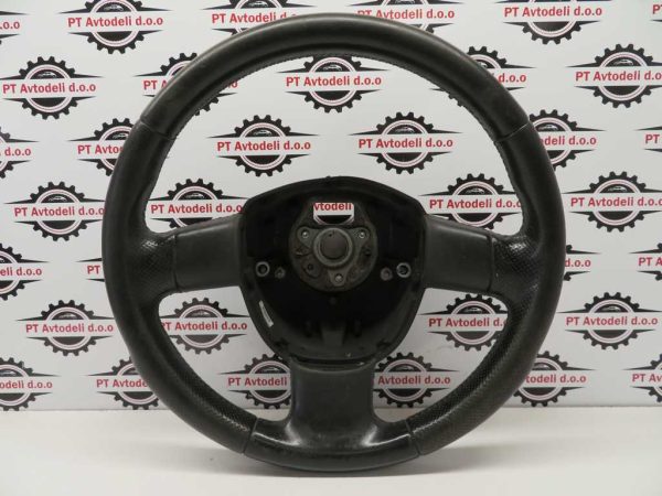AUDI A3 L.06, OBROČ VOLANA- USNJEN