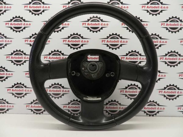AUDI A3 L.06, OBROČ VOLANA- USNJEN
