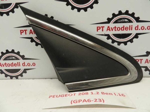 PEUGEOT 208 L.16, PVC TRIKOTNIK BLATNIKA, DESNI