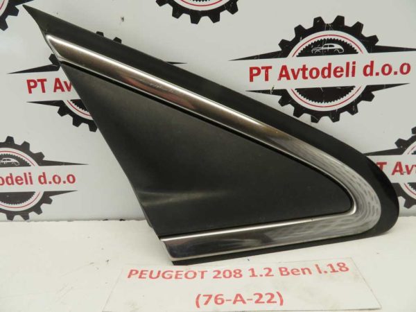 PEUGEOT 208 L.18, PVC TRIKOTNIK BLATNIKA, DESNI