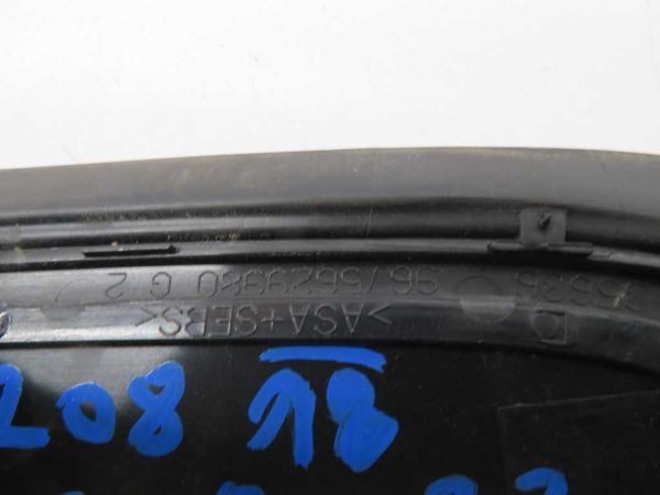 PEUGEOT 208 L.18, PVC TRIKOTNIK BLATNIKA, LEVI - Image 2
